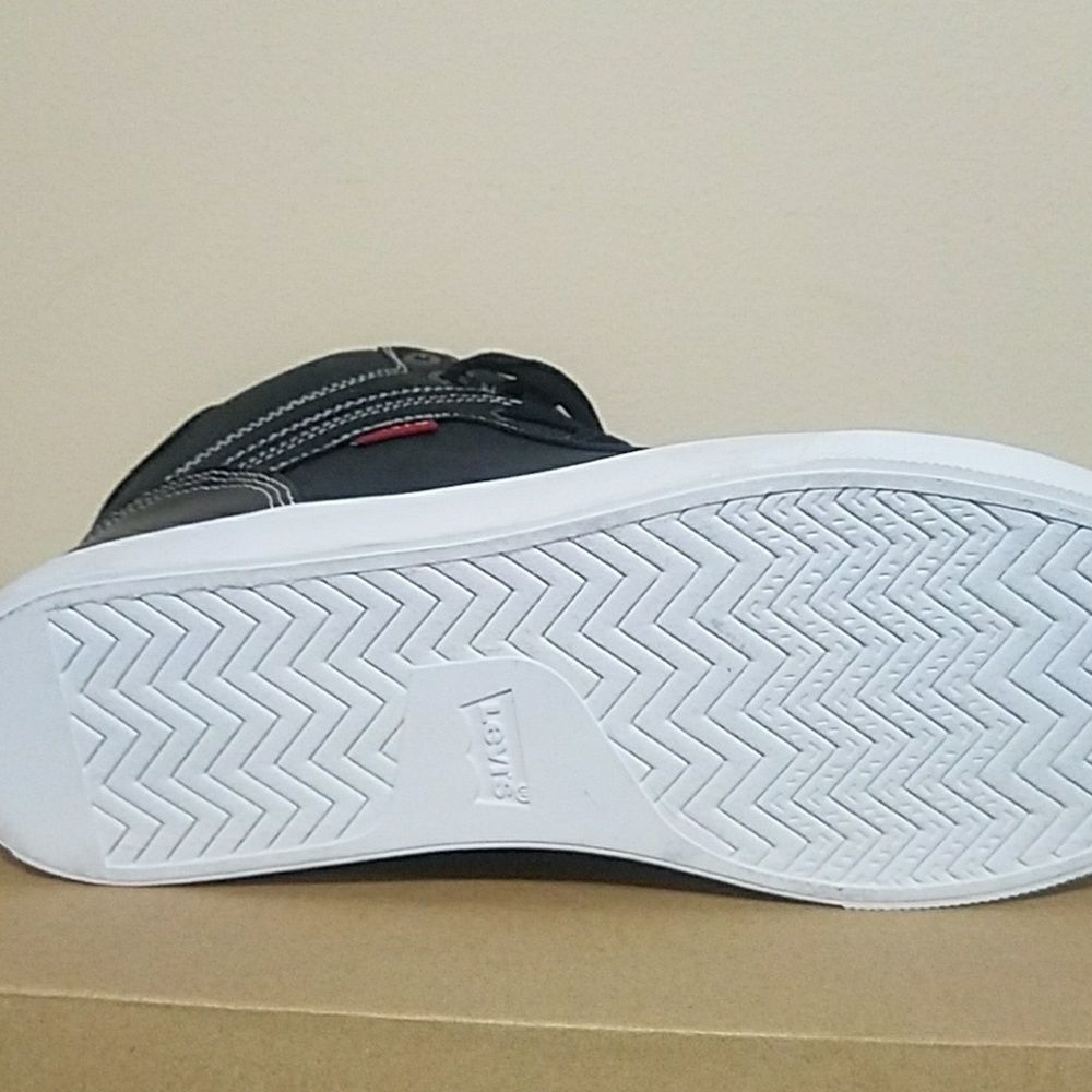 🎉 HOST PICK🎉 NWOT Levis Canvas Sneakers - Picture 7 of 7